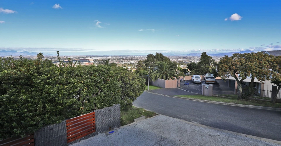 4 Bedroom Property for Sale in Loevenstein Western Cape
